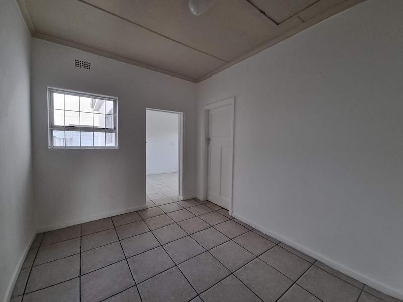 To Let 2 Bedroom Property for Rent in Athlone Western Cape